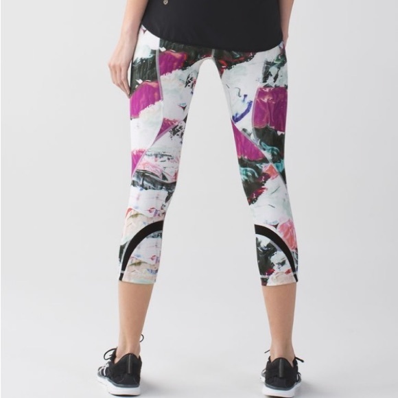 Lululemon Run: Inspire Crop II *All Full-On Luxtreme
Pigment Wave Multi / Black - Picture 3 of 15